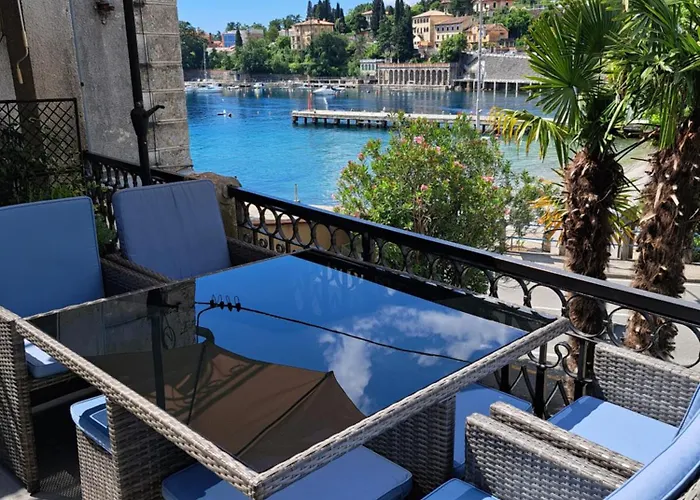 Apartment By The Sea